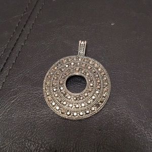Magnetic necklace pendant